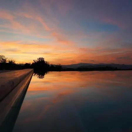 בית נופש Tower House In Umbria With Pool And Garden *