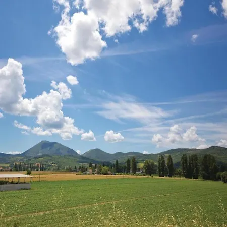 Tower House In Umbria With Pool And Garden בית נופש